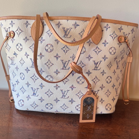 Louis Vuitton Handbags - Louis Vuitton Cream and Tan Monogram Tote